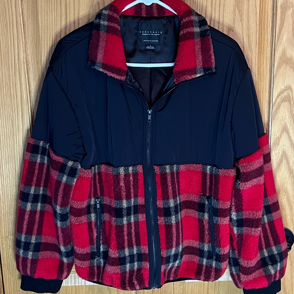 The Perfect Red Buffalo Plaid Zip Up Women’s Size LG. FALL STAPLE!!❤️